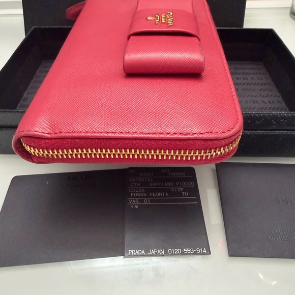Authentic pink Prada Bow Wallet with box, authenticity card,COA. - Picture 6 of 17